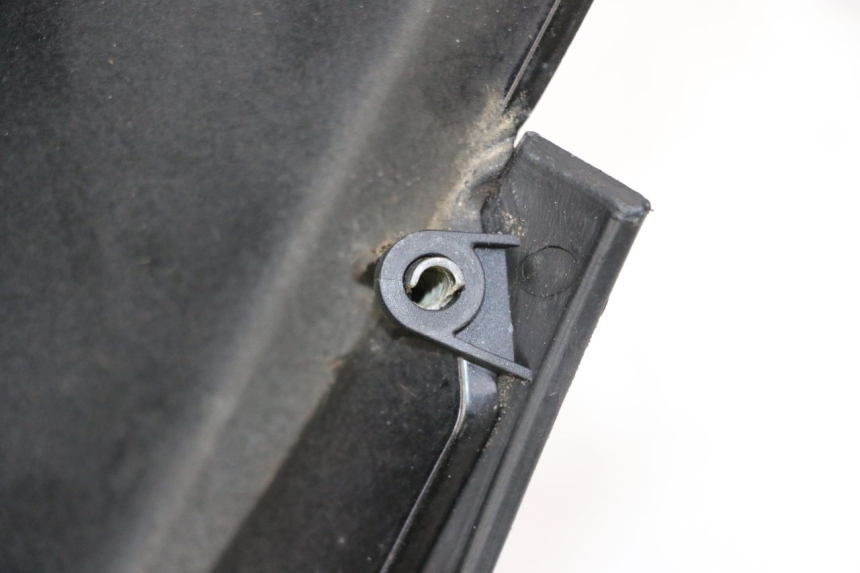 photo de FRONTVERKLEIDUNG UNTER PIAGGIO MP3 LT 300 (2010 - 2016) - Zoom auf Gebrauchszustand