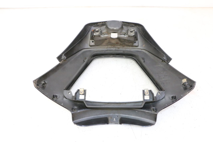 photo de FRONTVERKLEIDUNG UNTER PIAGGIO MP3 LT 300 (2010 - 2016) - Details der Befestigungspunkte