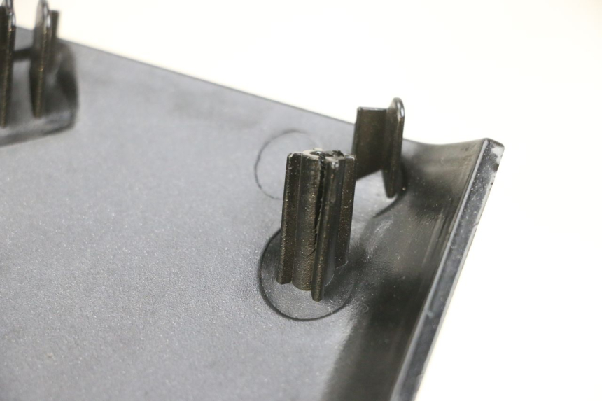 photo de UNTERE FRONTVERKLEIDUNG PIAGGIO MP3 LT 400 (2007 - 2012) - Detailansicht des Bauteils