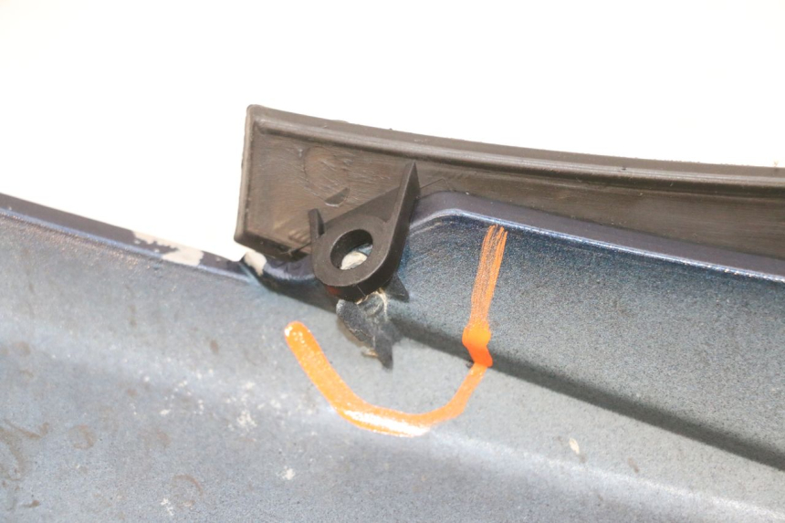 photo de FRONTVERKLEIDUNG UNTER PIAGGIO MP3 RL 250 (2007 - 2010) - Charakteristische Merkmale