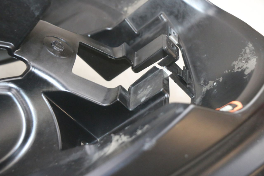 photo de FRONTVERKLEIDUNG  PIAGGIO MP3 HPE 300 (2019 - 2026) - Alternativer Blickwinkel