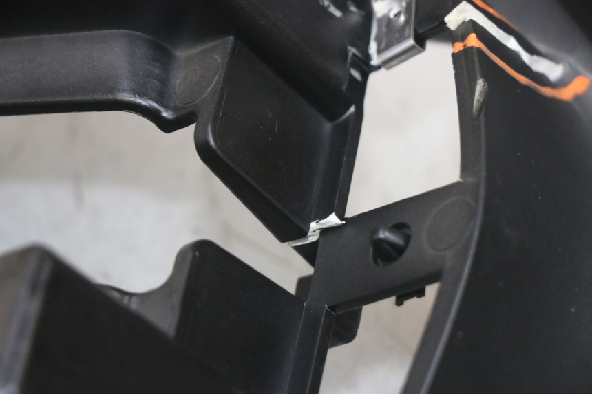 photo de FRONTVERKLEIDUNG  PIAGGIO MP3 HPE 300 (2019 - 2026) - Zoom auf Gebrauchszustand