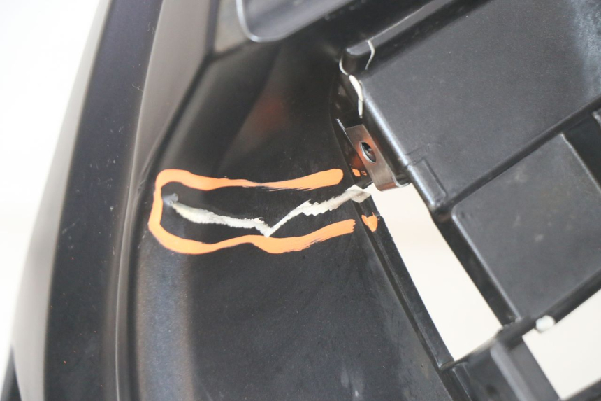 photo de FRONTVERKLEIDUNG  PIAGGIO MP3 HPE 300 (2019 - 2026) - Details der Befestigungspunkte