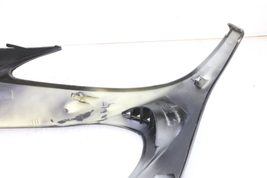 photo de FRONTVERKLEIDUNG OBEN JM MOTORS GTS 125 (2015 - 2019) - Details der Befestigungspunkte