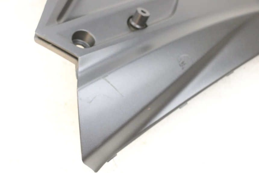photo de FRONTVERKLEIDUNG OBEN YAMAHA TRICITY 300 (2020 - 2024) - Details der Befestigungspunkte