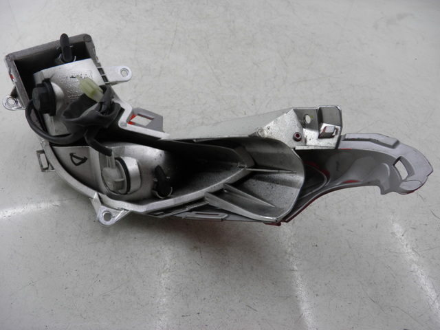 photo de RÜCKLICHT RECHTS HONDA FES S-WING SWING 125 (2007 - 2015)