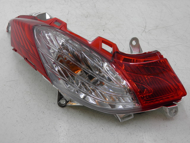 photo de RÜCKLICHT RECHTS HONDA FES S-WING SWING ABS 125 (2007 - 2015)