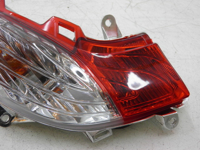photo de RÜCKLICHT RECHTS HONDA FES S-WING SWING ABS 125 (2007 - 2015)