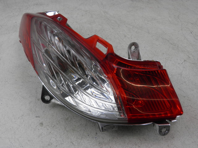 photo de RÜCKLICHT RECHTS HONDA FES S-WING SWING ABS 125 (2007 - 2015)