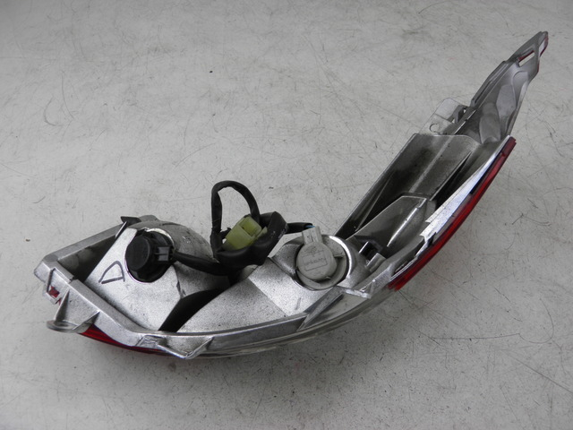 photo de RÜCKLICHT RECHTS HONDA FES S-WING SWING ABS 125 (2007 - 2015)