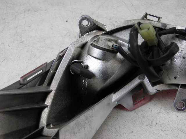 photo de RÜCKLICHT RECHTS HONDA FES S-WING SWING ABS 125 (2007 - 2015)