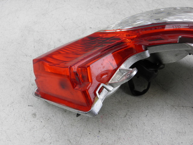 photo de RÜCKLICHT RECHTS HONDA FES S-WING SWING ABS 125 (2007 - 2015)