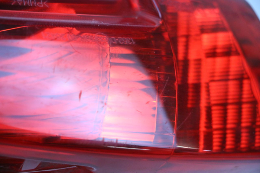 photo de RÜCKLICHT RECHTS PIAGGIO MP3 HPE 300 (2019 - 2026) - Zoom auf Gebrauchszustand