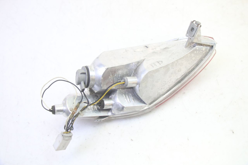 photo de RECHTES RÜCKLICHT PIAGGIO MP3 LT 400 (2007 - 2012) - Details der Befestigungspunkte