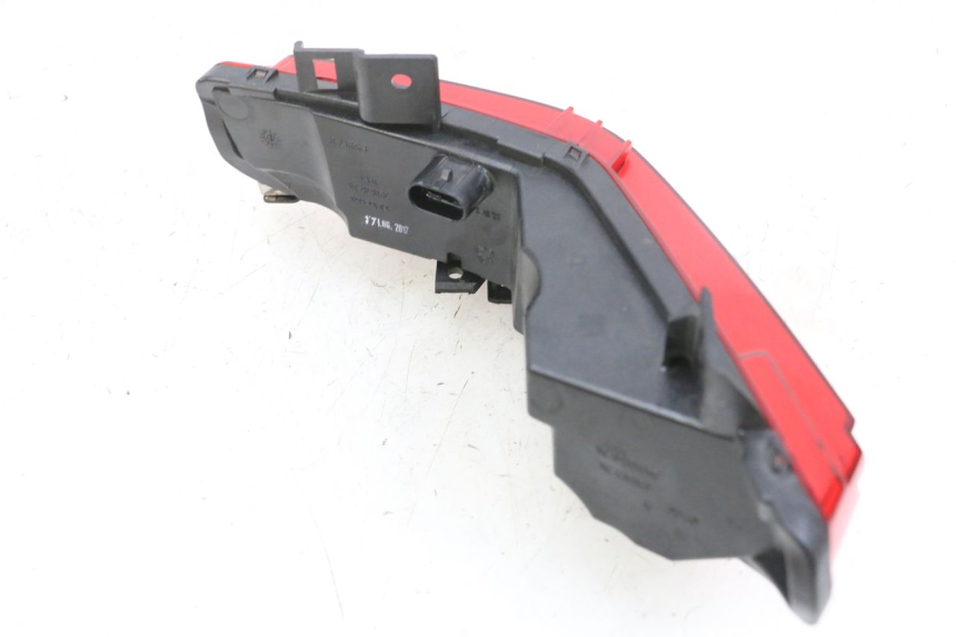 photo de RÜCKLICHT RECHTS PIAGGIO MP3 500 (2016 - 2018) - Details der Befestigungspunkte