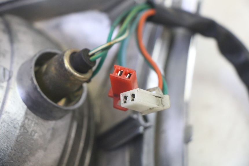 photo de RÜCKLICHT SYM FIDDLE 3 III 125 (2014 - 2020) - Details der Befestigungspunkte