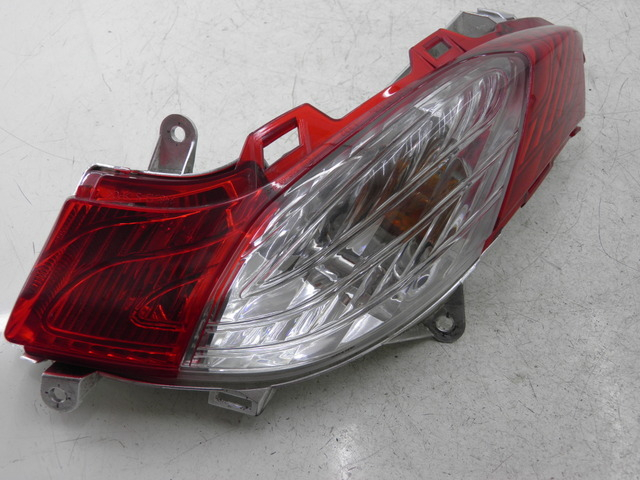 photo de RÜCKLICHT LINKS HONDA FES S-WING SWING 125 (2007 - 2015)