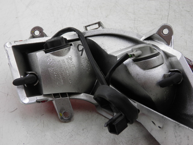 photo de RÜCKLICHT LINKS HONDA FES S-WING SWING 125 (2007 - 2015)