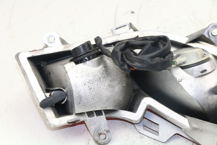 photo de RÜCKLICHT LINKS HONDA FES S-WING SWING 125 (2007 - 2015)