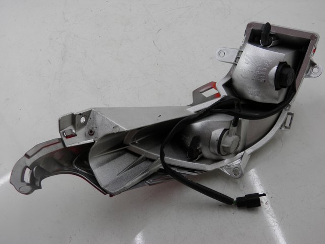 photo de RÜCKLICHT LINKS HONDA FES S-WING SWING 125 (2007 - 2015)