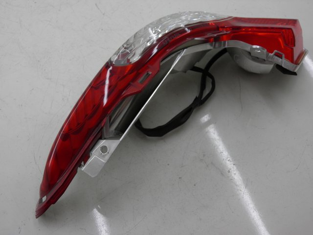 photo de RÜCKLICHT LINKS HONDA FES S-WING SWING 125 (2007 - 2015)