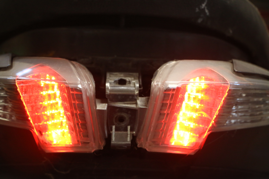 photo de RÜCKLICHT LINKS PIAGGIO IE MP3 YOURBAN 300 (2011 - 2016)