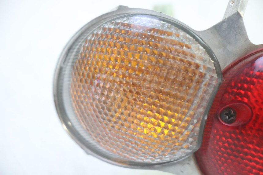 photo de RÜCKLICHT LINKS YAMAHA YP MAJESTY 125 (2002 - 2006) - Zoom auf Gebrauchszustand