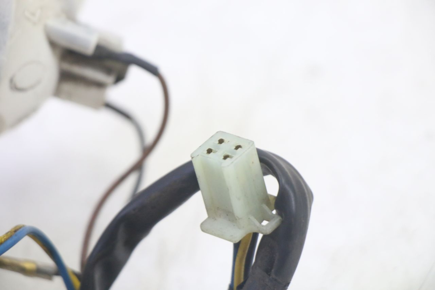 photo de RÜCKLICHT LINKS YAMAHA YP MAJESTY 125 (2002 - 2006) - Details der Befestigungspunkte