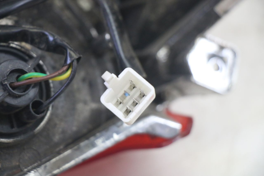 photo de RÜCKLICHT JM MOTORS SANTANA EVO 50 (2024 - 2026) - Oberflächenzustand und Material