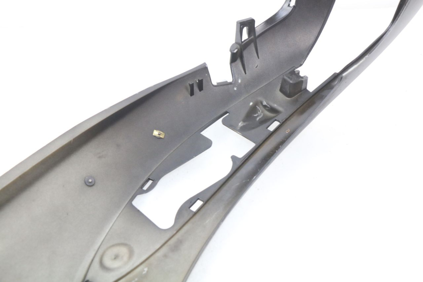 photo de VERKLEIDUNG HINTEN RECHTS PIAGGIO BEVERLY 125 (1998 - 2005)