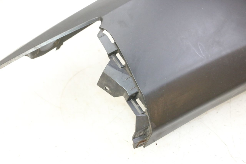 photo de VERKLEIDUNG HINTEN RECHTS SUZUKI BURGMAN 125 (2007 - 2014)