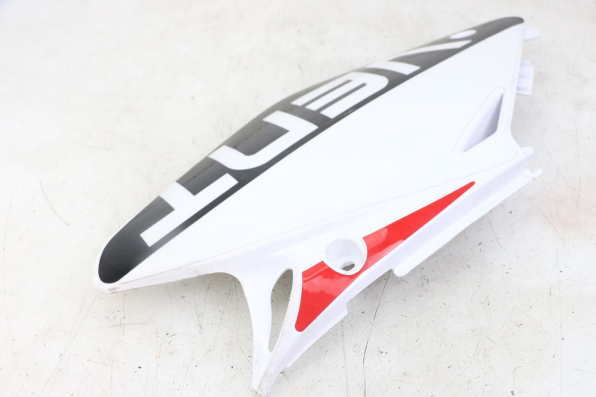 photo de VERKLEIDUNG HINTEN RECHTS VENT DERAPAGE 50 (2018 - 2023)