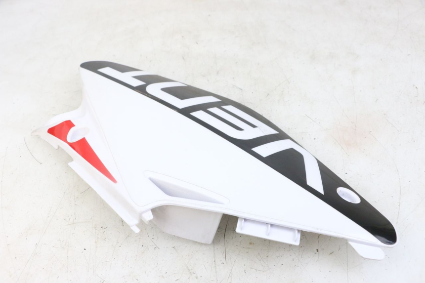 photo de VERKLEIDUNG HINTEN RECHTS VENT DERAPAGE 50 (2018 - 2023)