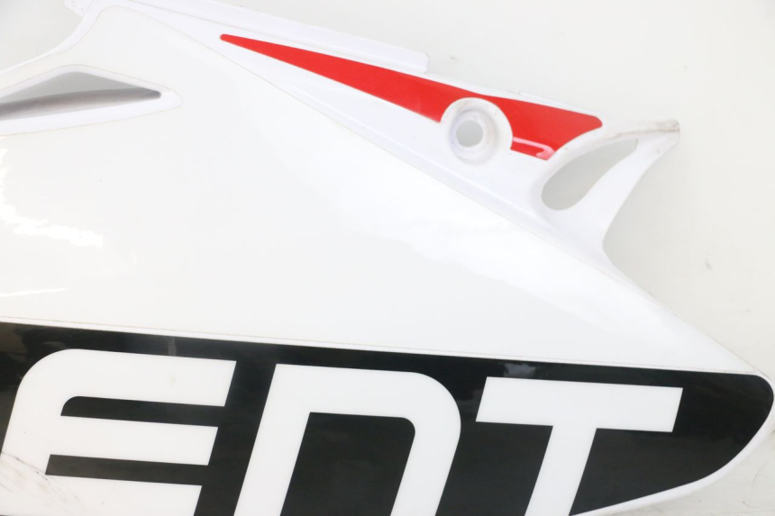 photo de VERKLEIDUNG HINTEN RECHTS VENT DERAPAGE 50 (2018 - 2023)