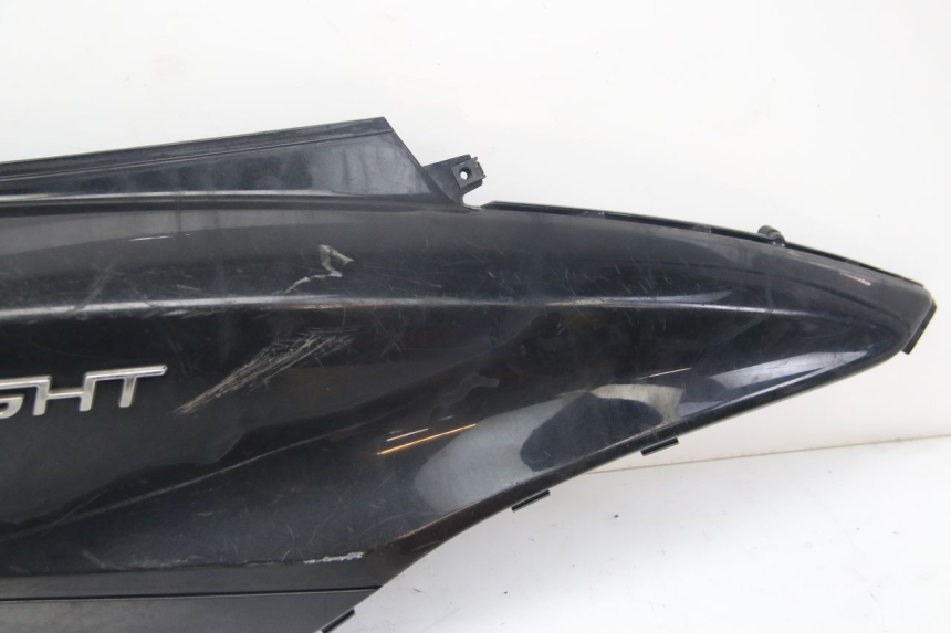 photo de RECHTE HINTERE SEITENVERKLEIDUNG YAMAHA D'ELIGHT DELIGHT 125 (2017 - 2020)