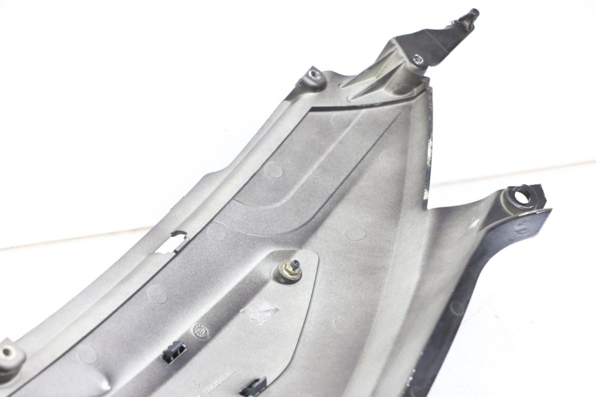 photo de VERKLEIDUNG HINTEN RECHTS PEUGEOT GEOPOLIS RS 125 (2007 - 2009)