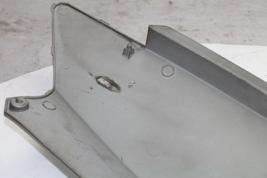 photo de VERKLEIDUNG HINTEN RECHTS KYMCO GRAND DINK 125 (2002 - 2007)