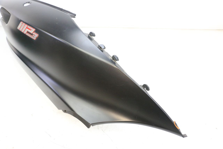 photo de VERKLEIDUNG HINTEN RECHTS PIAGGIO MP3 HPE 350 (2018 - 2020) - Details der Befestigungspunkte