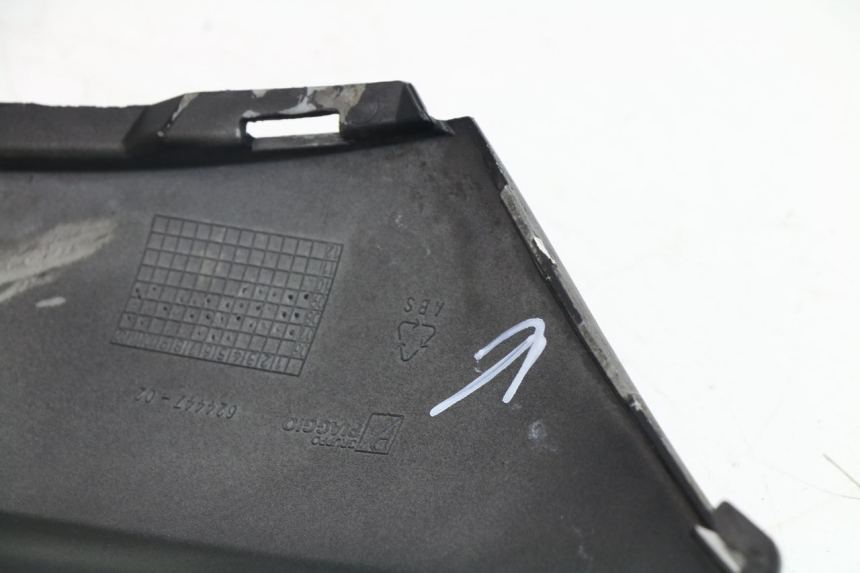 photo de VERKLEIDUNG HINTEN RECHTS PIAGGIO MP3 LT 400 (2007 - 2012)