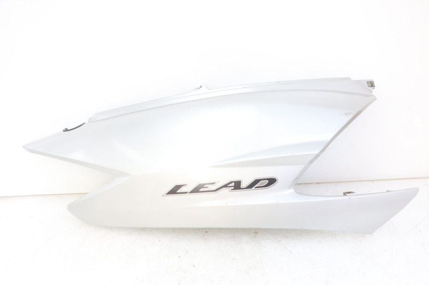 photo de VERKLEIDUNG HINTEN RECHTS HONDA SCV LEAD 100 (2003 - 2007)