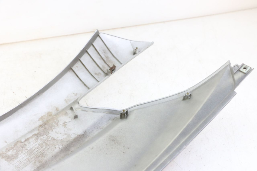 photo de VERKLEIDUNG HINTEN RECHTS HONDA SCV LEAD 100 (2003 - 2007)