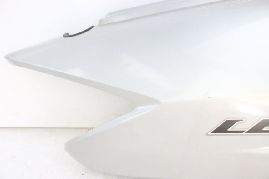 photo de VERKLEIDUNG HINTEN RECHTS HONDA SCV LEAD 100 (2003 - 2007)