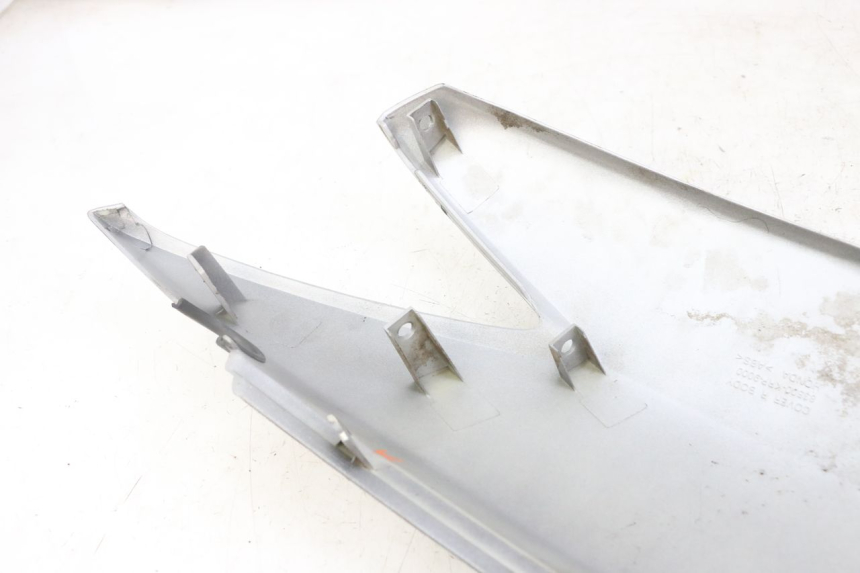 photo de VERKLEIDUNG HINTEN RECHTS HONDA SCV LEAD 100 (2003 - 2007)