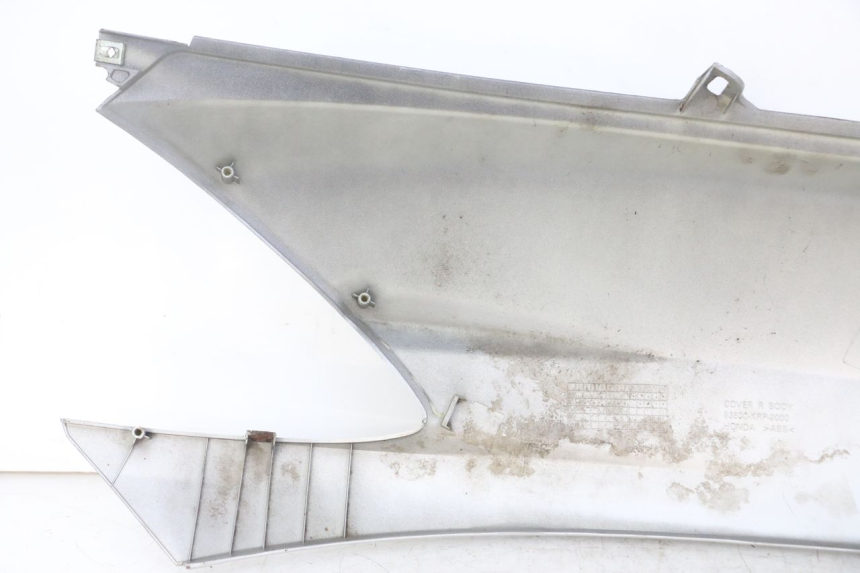 photo de VERKLEIDUNG HINTEN RECHTS HONDA SCV LEAD 100 (2003 - 2007)