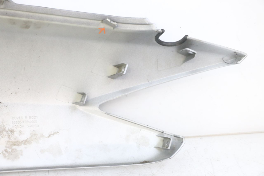 photo de VERKLEIDUNG HINTEN RECHTS HONDA SCV LEAD 100 (2003 - 2007)