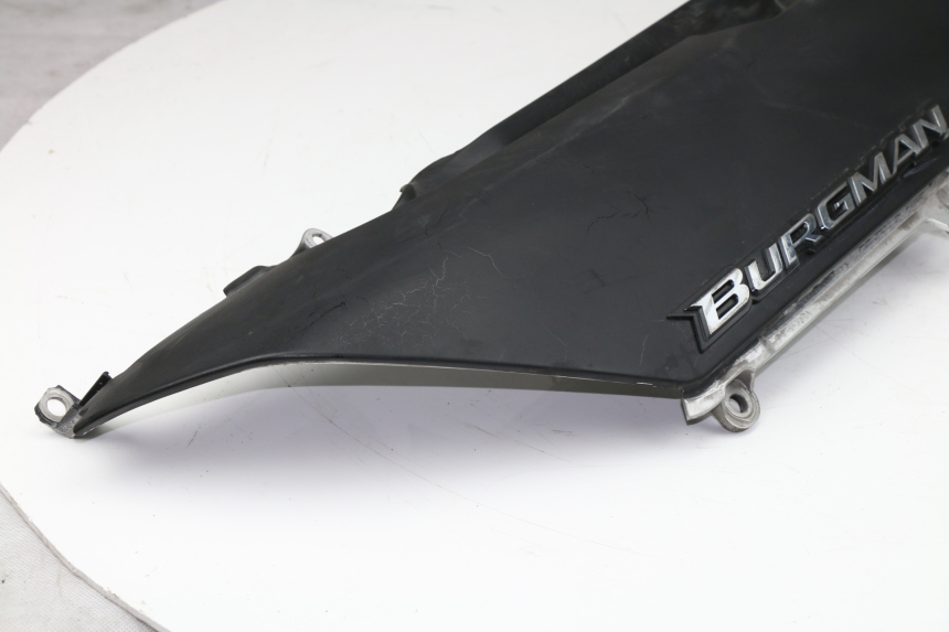 photo de VERKLEIDUNG HINTEN RECHTS SUZUKI AN BURGMAN 400 (1999 - 2005)