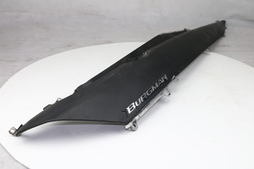 photo de VERKLEIDUNG HINTEN RECHTS SUZUKI AN BURGMAN 400 (1999 - 2005)