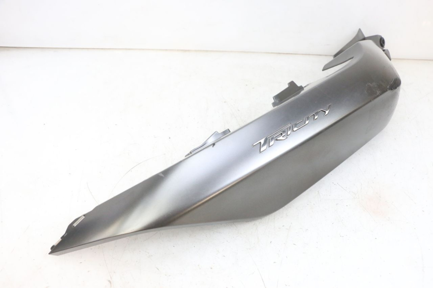photo de VERKLEIDUNG HINTEN RECHTS YAMAHA TRICITY 300 (2020 - 2024) - Zoom auf Komponenten