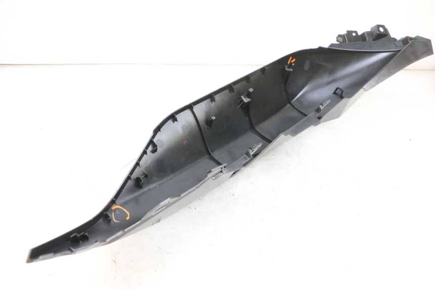 photo de VERKLEIDUNG HINTEN RECHTS YAMAHA TRICITY 300 (2020 - 2024) - Alternative Perspektive