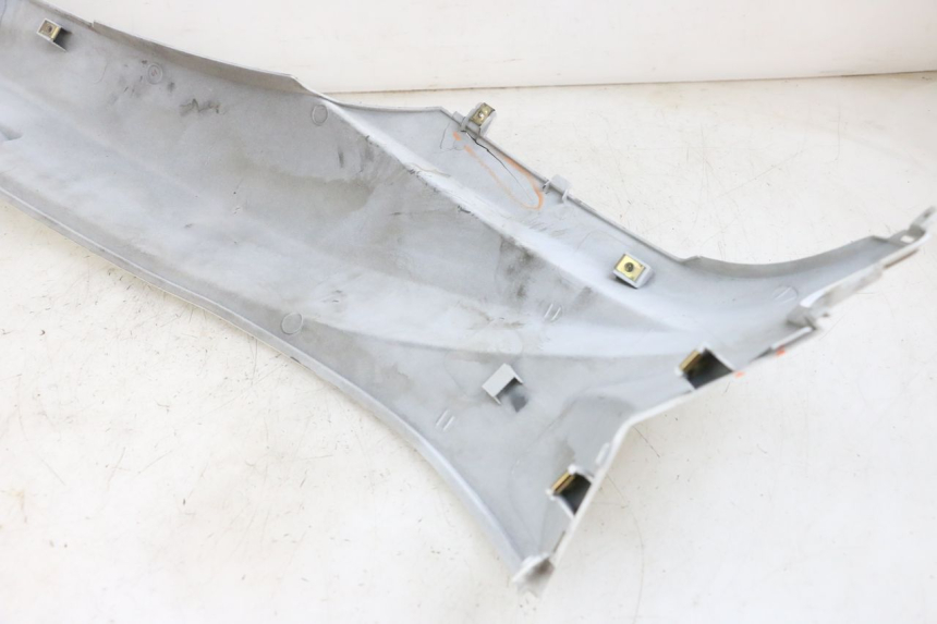 photo de VERKLEIDUNG HINTEN RECHTS PEUGEOT TWEET PRO EFI 4T 50 (2021 - 2022)